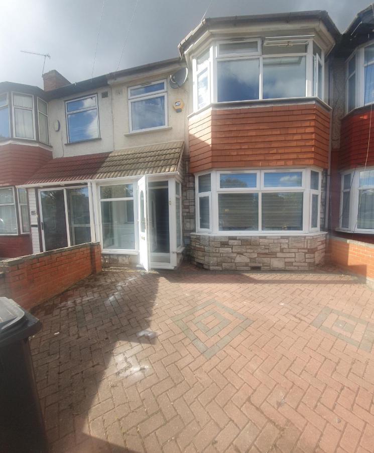 Harington Homes Palmers Green Exteriör bild